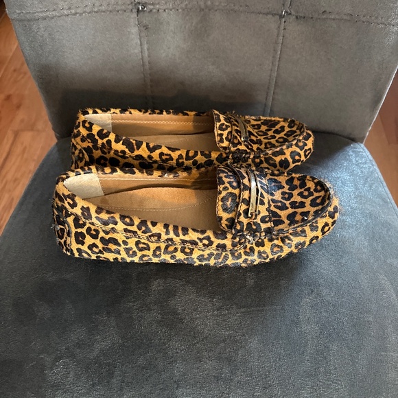 NWOT Vionic Leopard Print Calf Hair Loafers Size 7 M - Picture 3 of 7